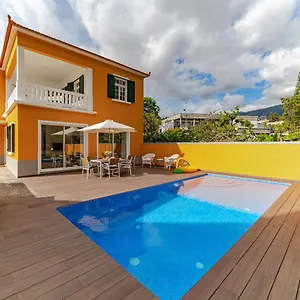  Holiday home The Yellow House By Lovelystay Portugal